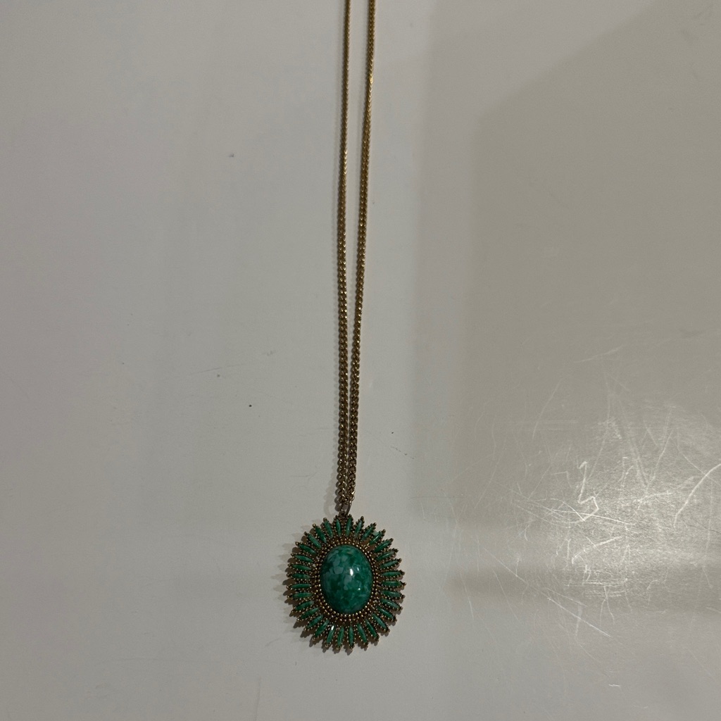 Celebrity Vintage Cabochon Pendant Gold Tone Necklace 20$